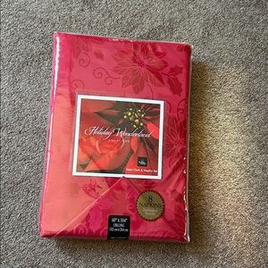 NWT WONDERLAND Holiday Red Tablecloth and Napkin Set